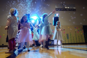 Bubble-Machine-Lighting-Girls-Party